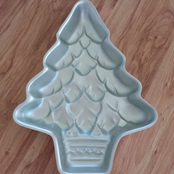 Wilton Kitchen Wilton Christmas Tree Cake Pan Poshmark